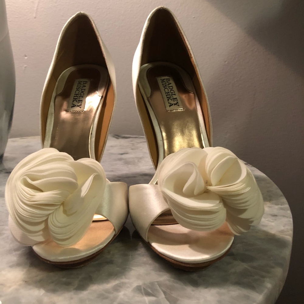 Badgley Mishka 8.5 Bridal Wedding Satinlike Pumps